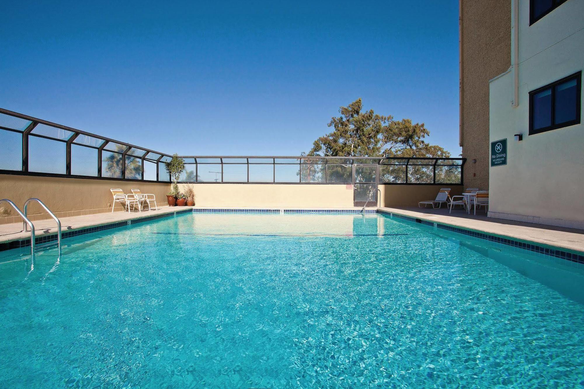 Отель La Quinta By Wyndham Lax Лос-Анджелес Экстерьер фото